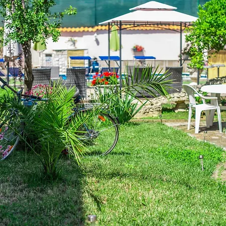 Giovanna Boutique & Pool Affittacamere Pola